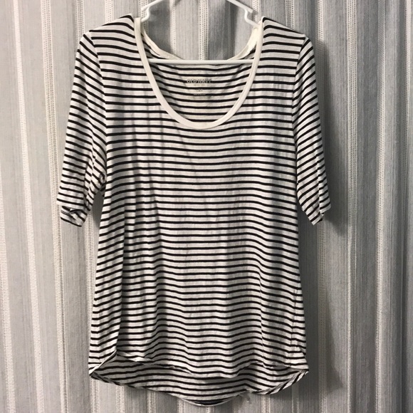 Black and white stripped scoop neck t-shirt - Picture 1 of 3